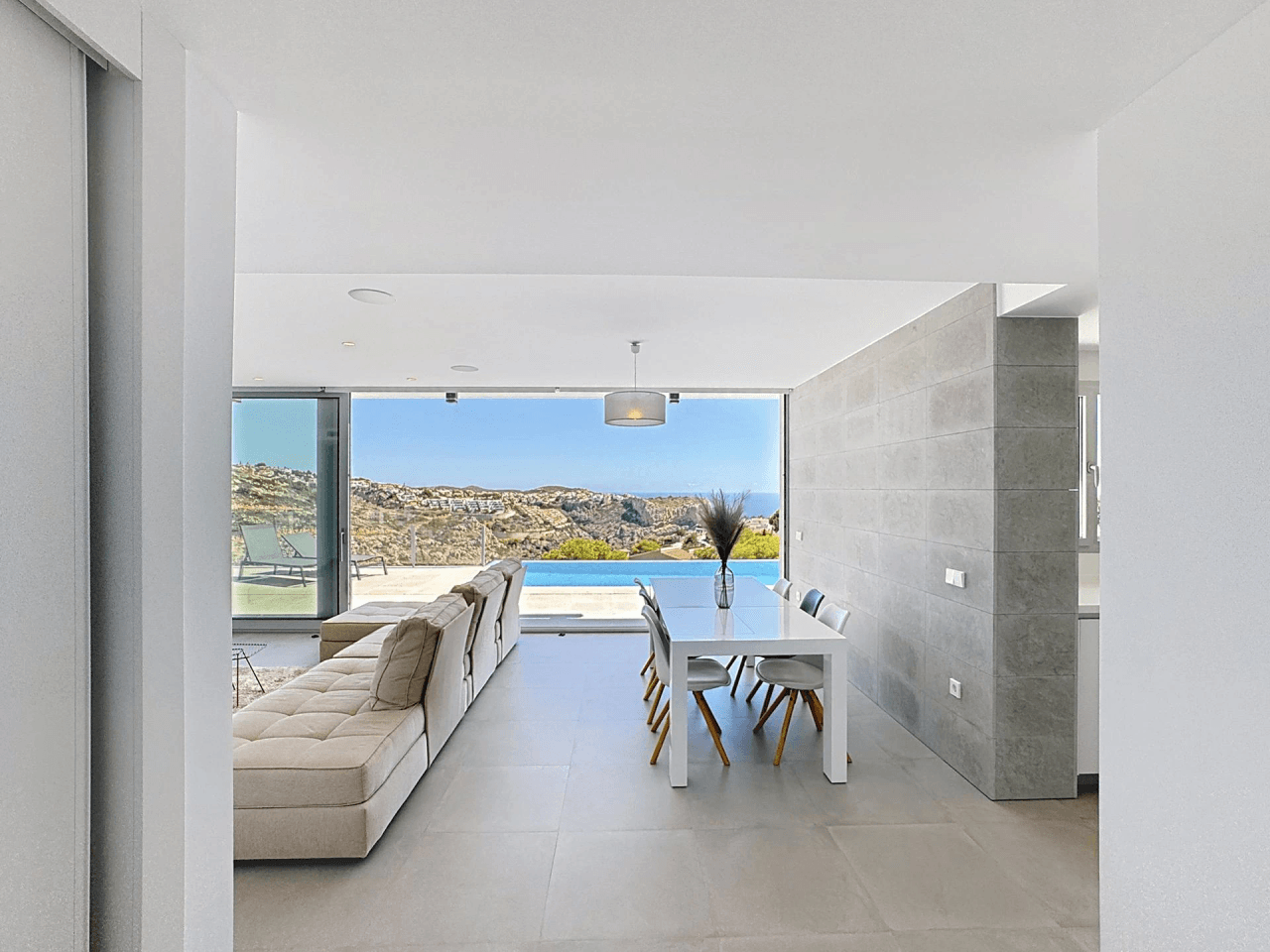 Villa moderne Cumbre del Sol avec vue sur la mer et piscine privée
