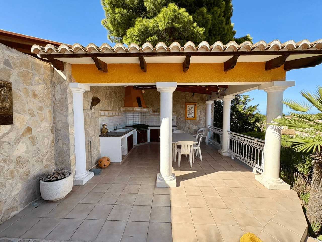 Villa Cumbre del Sol avec vue sur la mer et piscine privée.