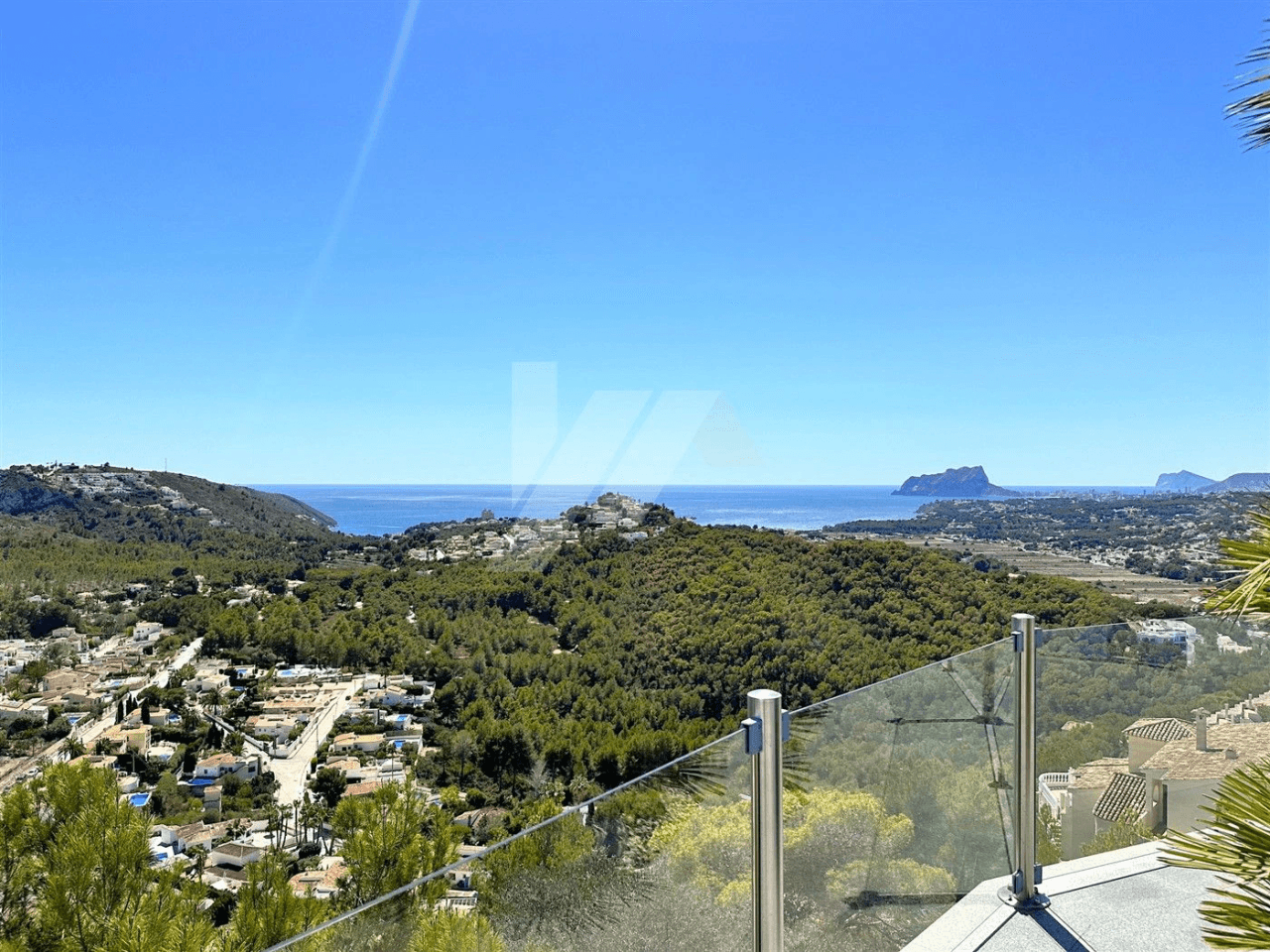 Villa con vistas panorámicas al mar en venta en Moraira, Costa Blanca.