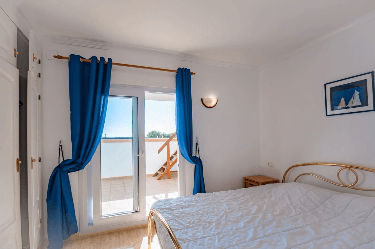 Apartamento en primera línea con vista al mar en venta en Platgetes, Moraira