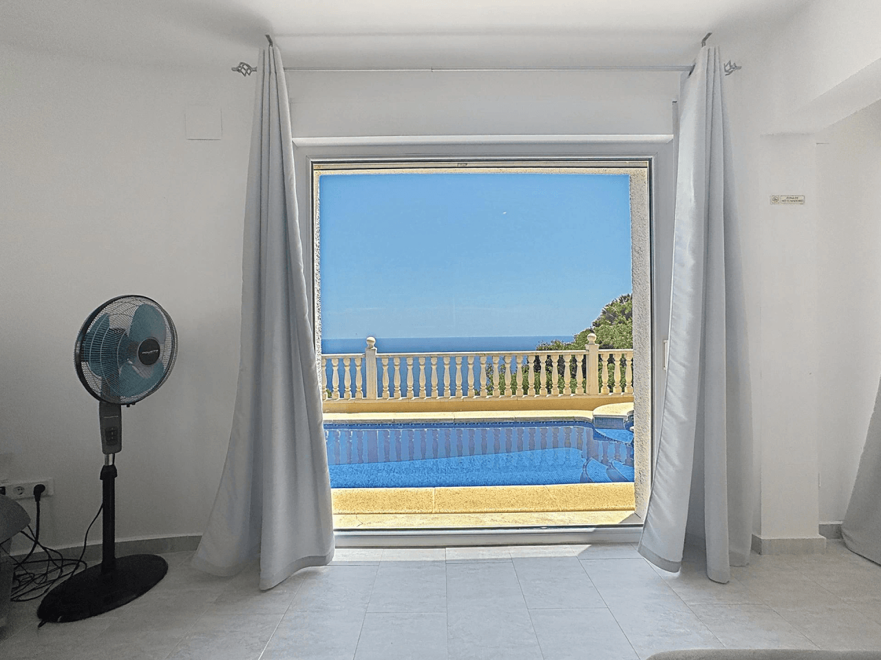 Villa Cumbre del Sol avec vue sur la mer et piscine privée