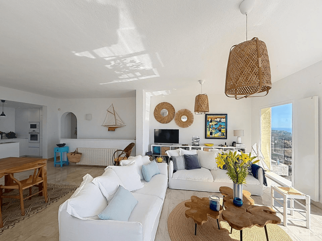 Villa rénovée de Cumbre del Sol avec des vues spectaculaires sur la mer.