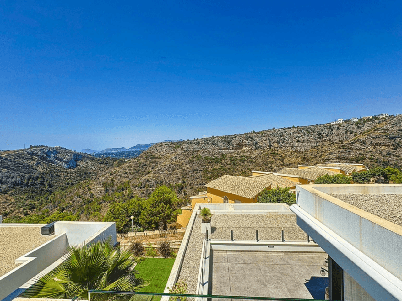 Impressionnant penthouse moderne à Cumbre del Sol avec vues panoramiques dans les Jardins de Montecala