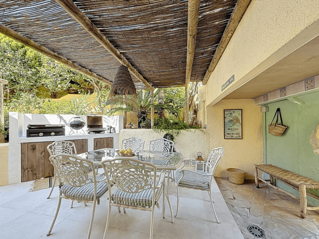 Villa rénovée de Cumbre del Sol avec des vues spectaculaires sur la mer.