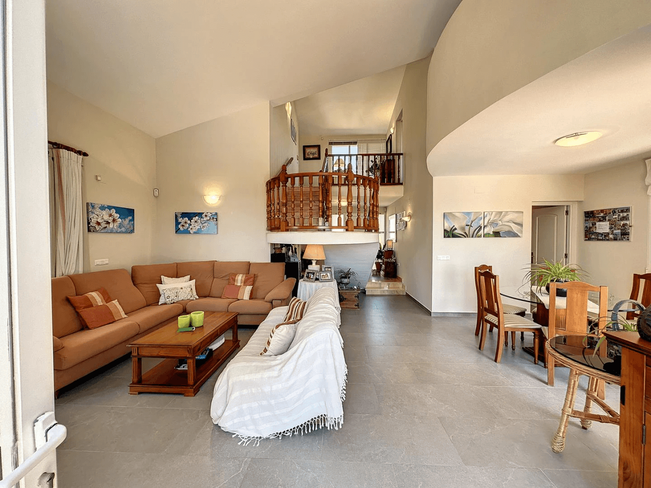 Villa Cumbre del Sol avec piscine privée proche de tous les services