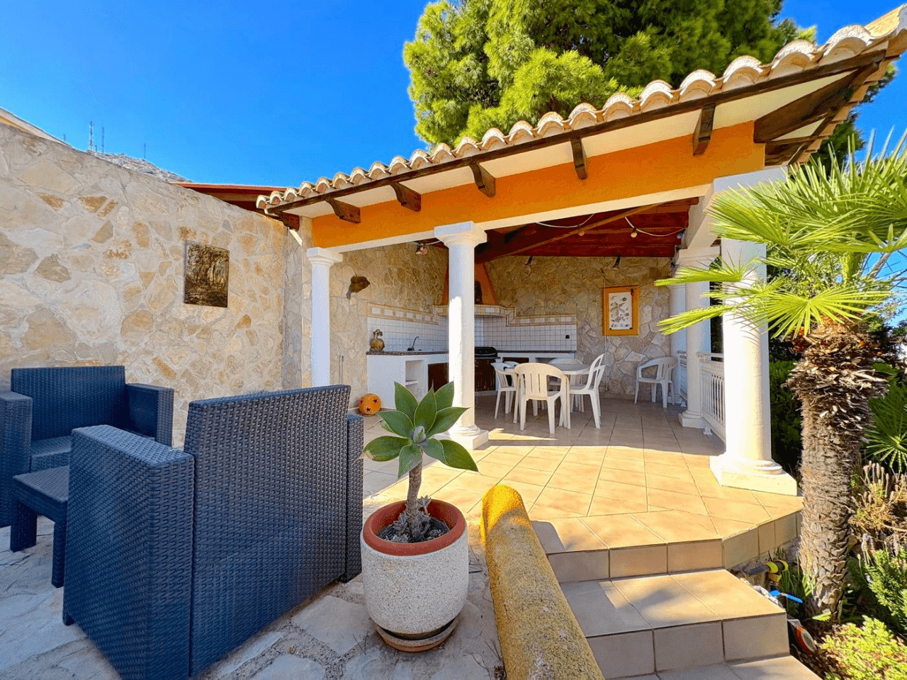 Villa Cumbre del Sol avec vue sur la mer et piscine privée.