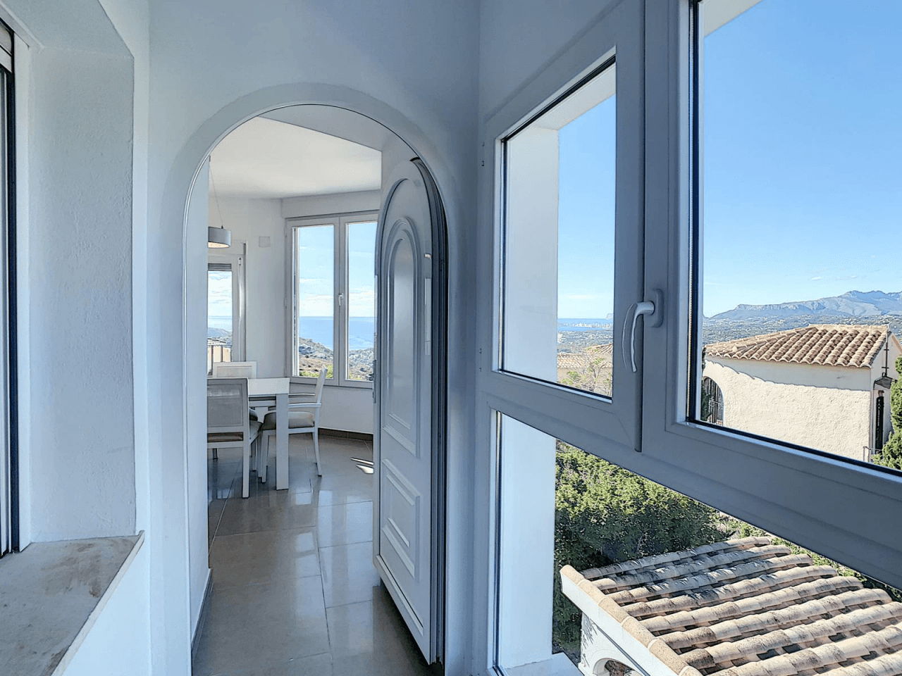 Villa rénovée à Cumbre del Sol avec vue sur la mer