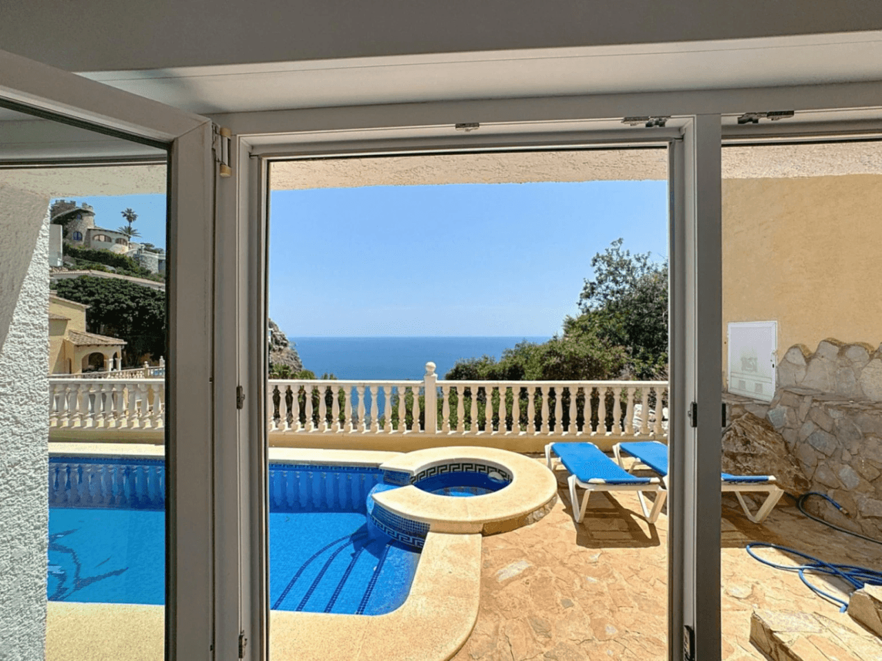 Villa Cumbre del Sol avec vue sur la mer et piscine privée