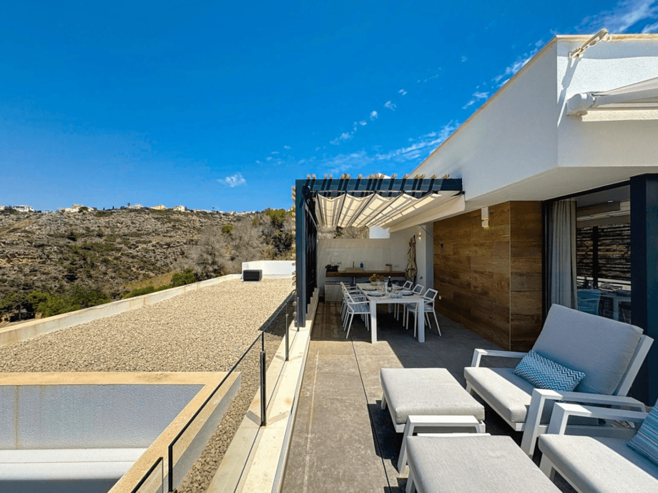 Impressionnant penthouse moderne à Cumbre del Sol avec vues panoramiques dans les Jardins de Montecala