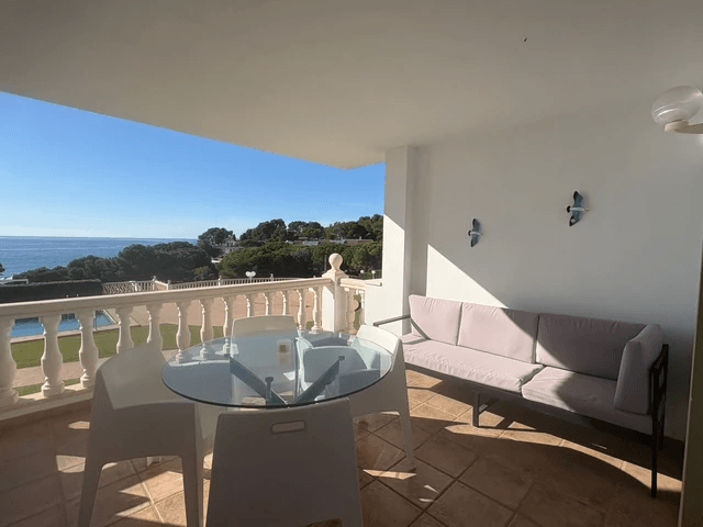 Apartamento en primera línea con vista al mar en venta en Platgetes, Moraira