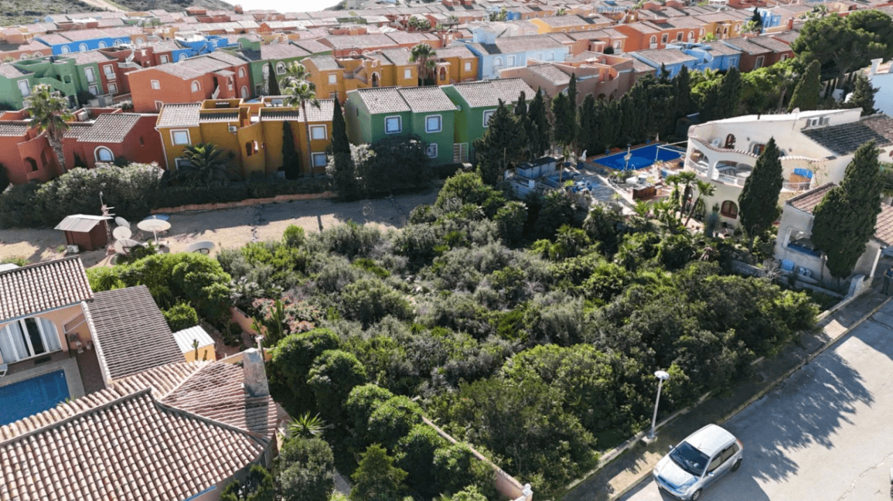 Cumbre del Sol – Stadtgrundstück mit Meerblick