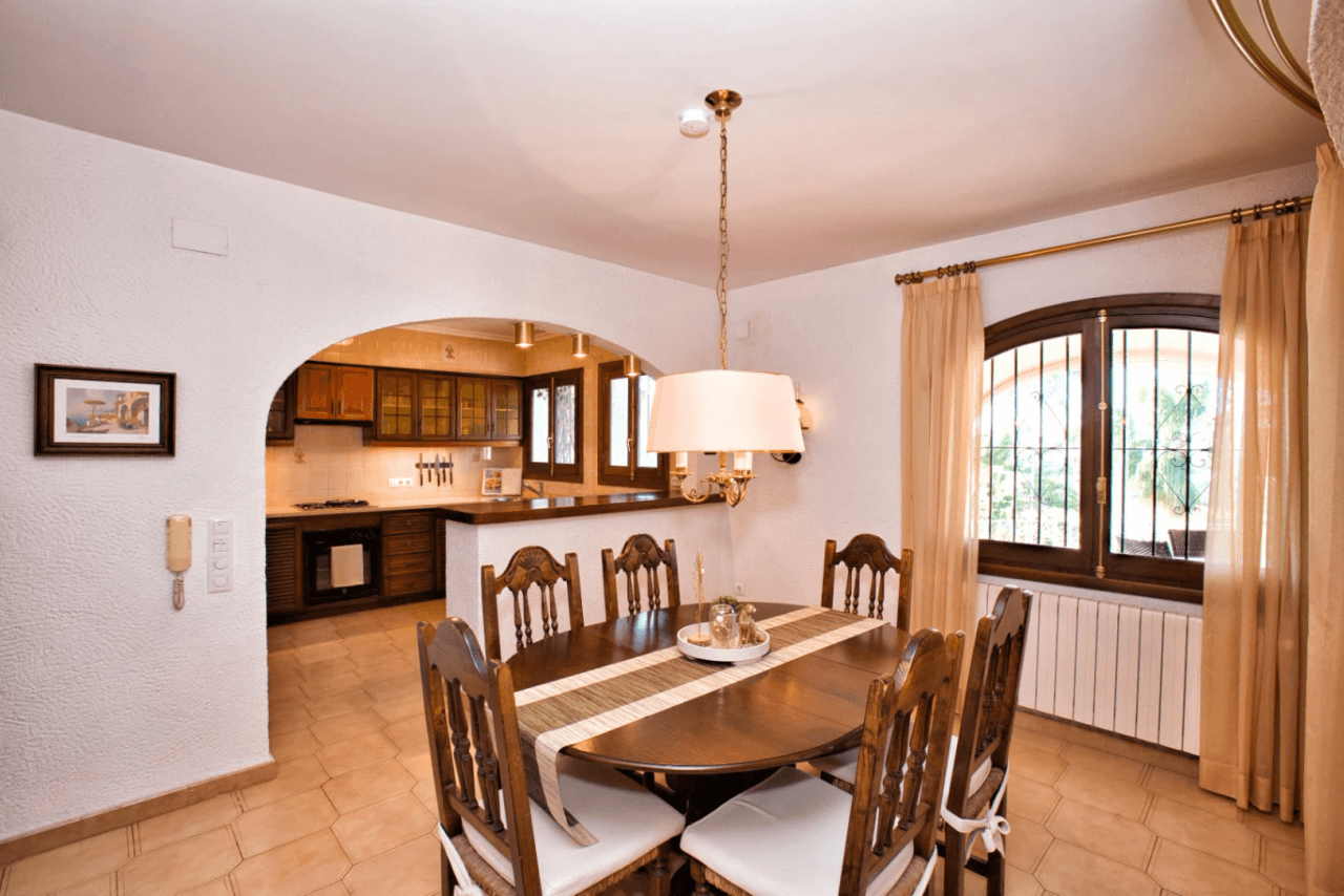 Villa traditionnelle avec vue sur la mer à vendre à Benissa