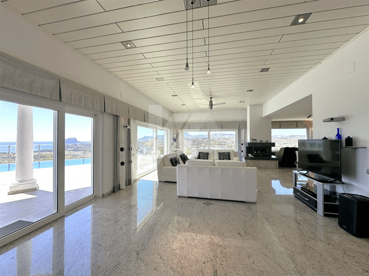 Villa con vistas panorámicas al mar en venta en Moraira, Costa Blanca.