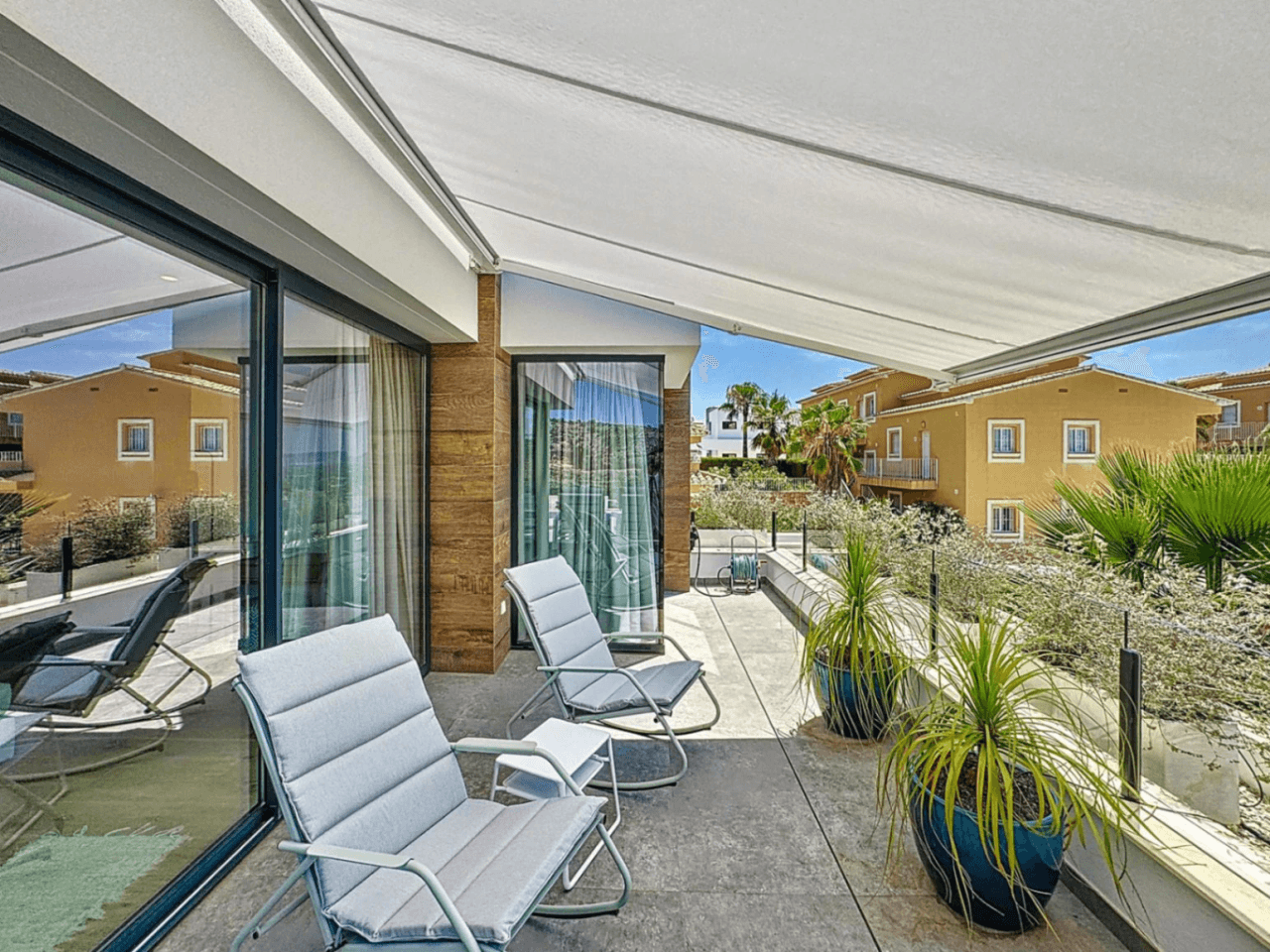 Impressionnant penthouse moderne à Cumbre del Sol avec vues panoramiques dans les Jardins de Montecala