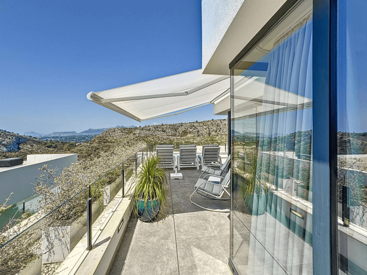 Impressionnant penthouse moderne à Cumbre del Sol avec vues panoramiques dans les Jardins de Montecala