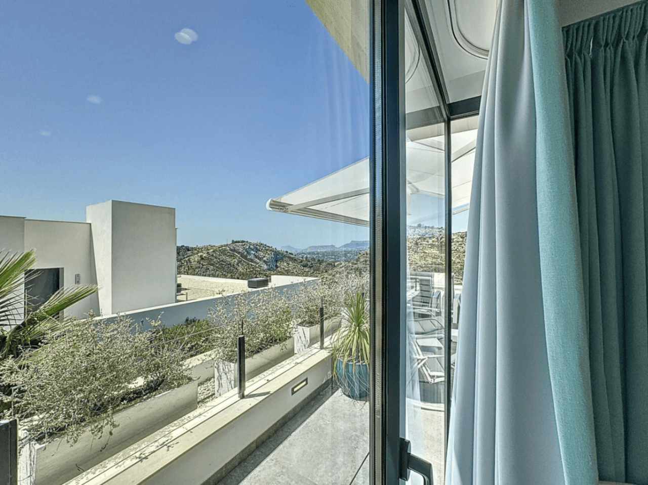 Impressionnant penthouse moderne à Cumbre del Sol avec vues panoramiques dans les Jardins de Montecala