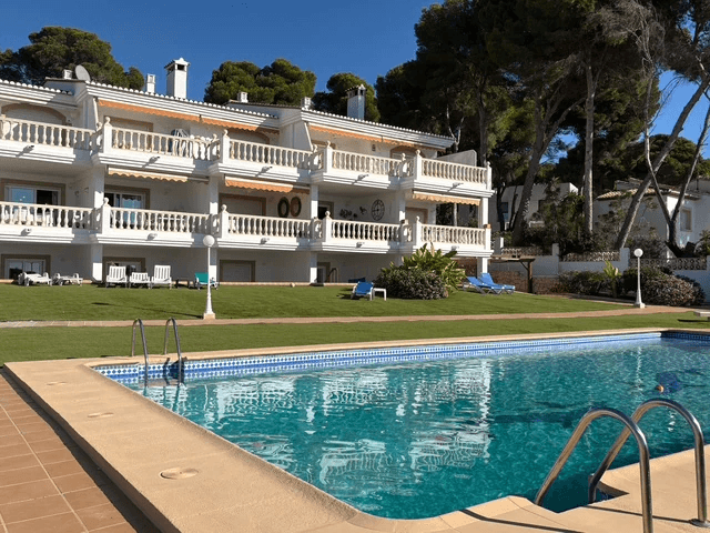 Apartamento en primera línea con vista al mar en venta en Platgetes, Moraira