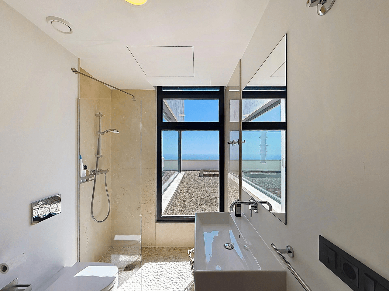 Villa moderne Cumbre del Sol avec vue panoramique sur la mer.