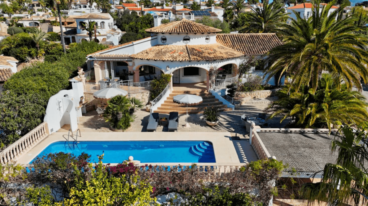Villa traditionnelle avec vue sur la mer à vendre à Benissa