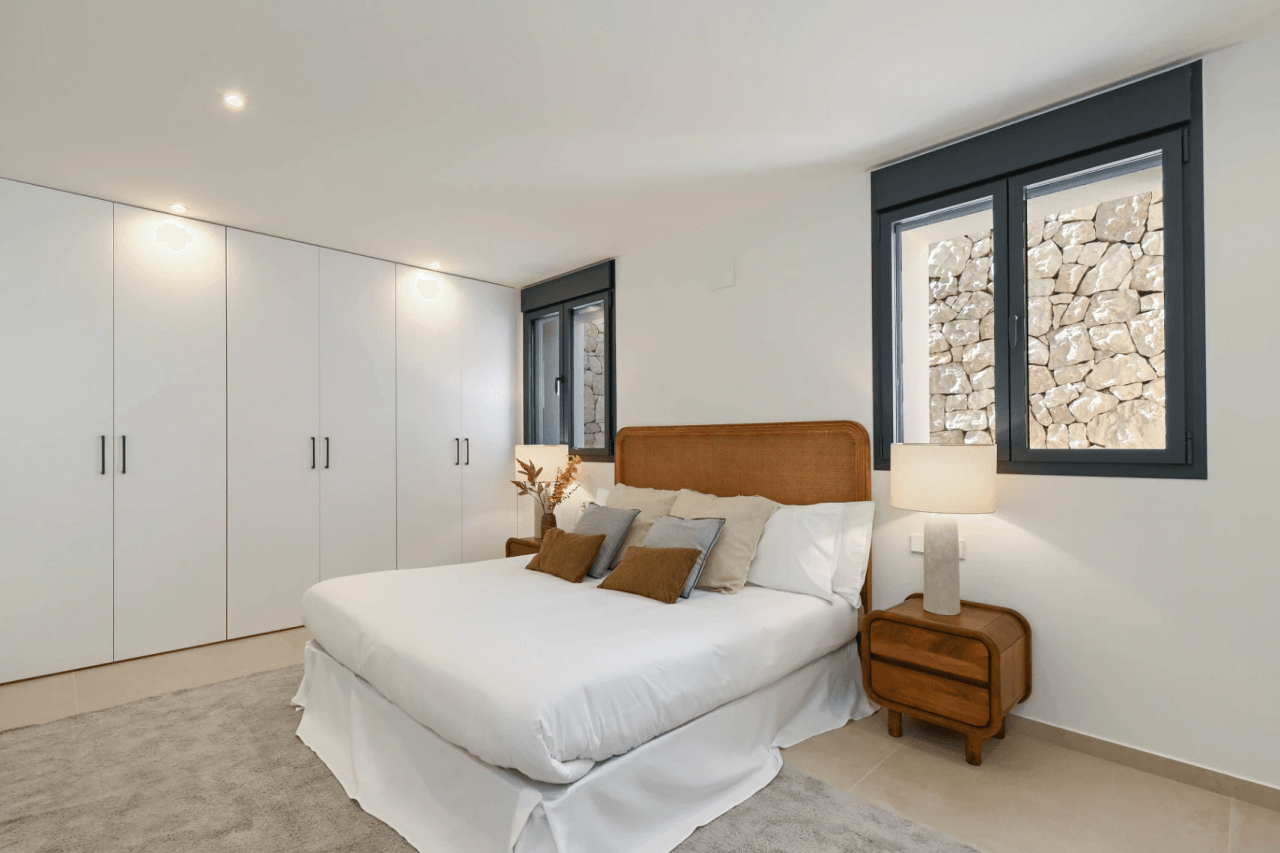 Villa Mediterránea de Obra Nueva con Vistas al Mar en El Portet, Moraira