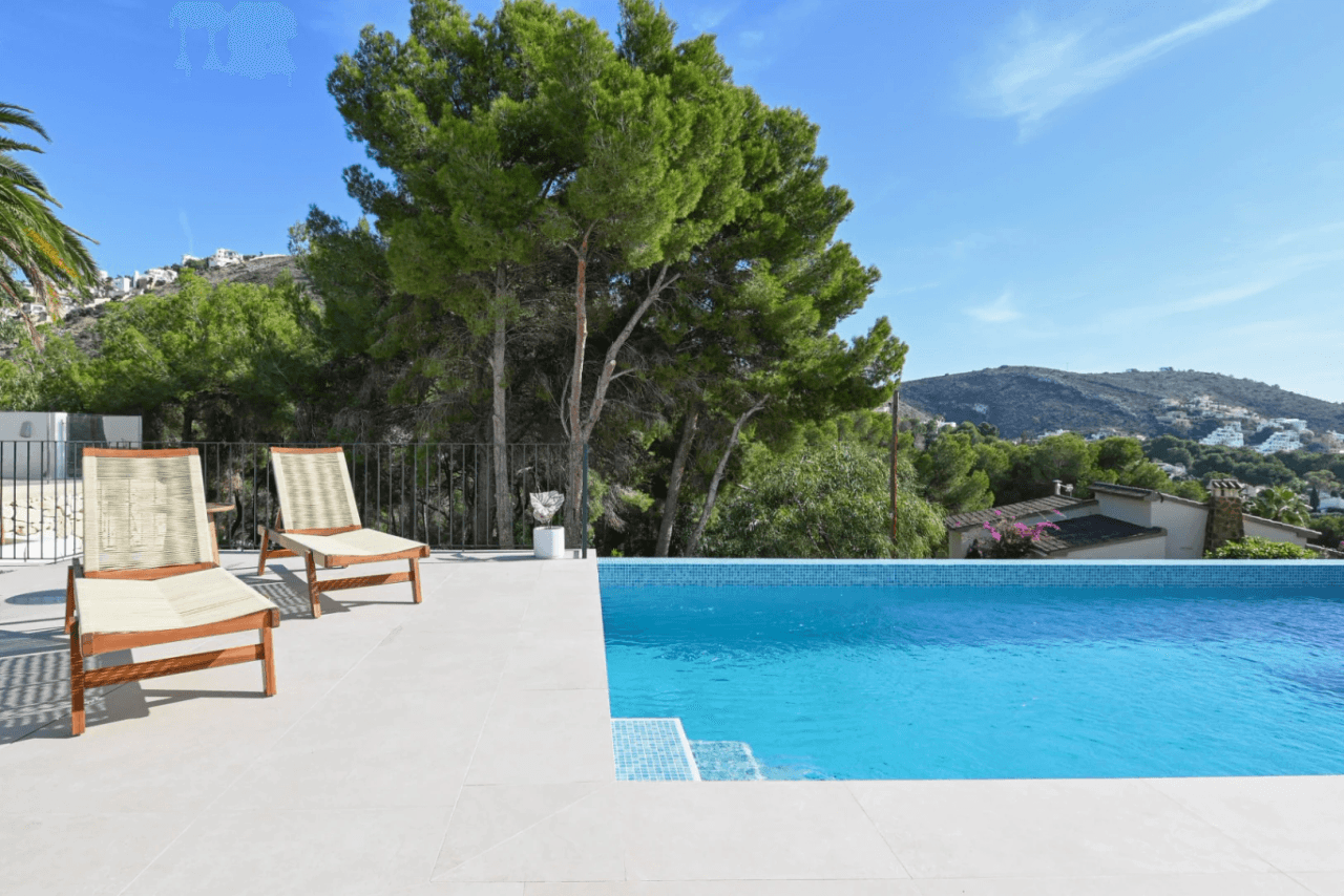 Villa Mediterránea de Obra Nueva con Vistas al Mar en El Portet, Moraira