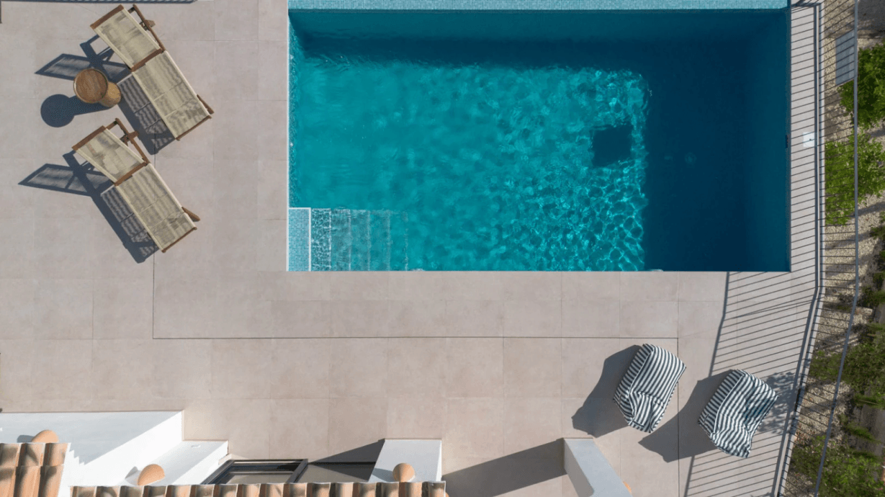 Villa Mediterránea de Obra Nueva con Vistas al Mar en El Portet, Moraira