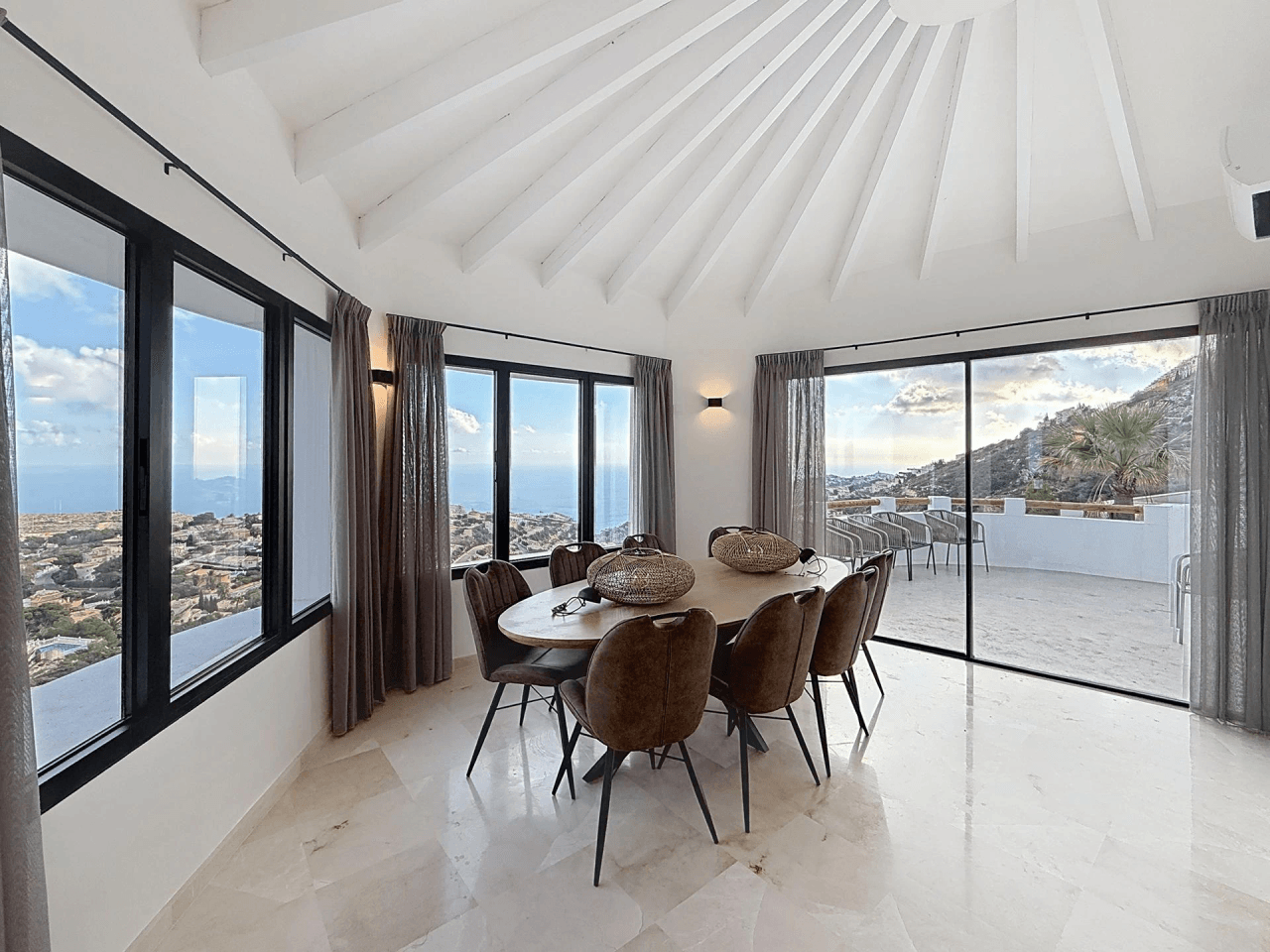 Villa rénovée Cumbre del Sol avec vues panoramiques sur la mer