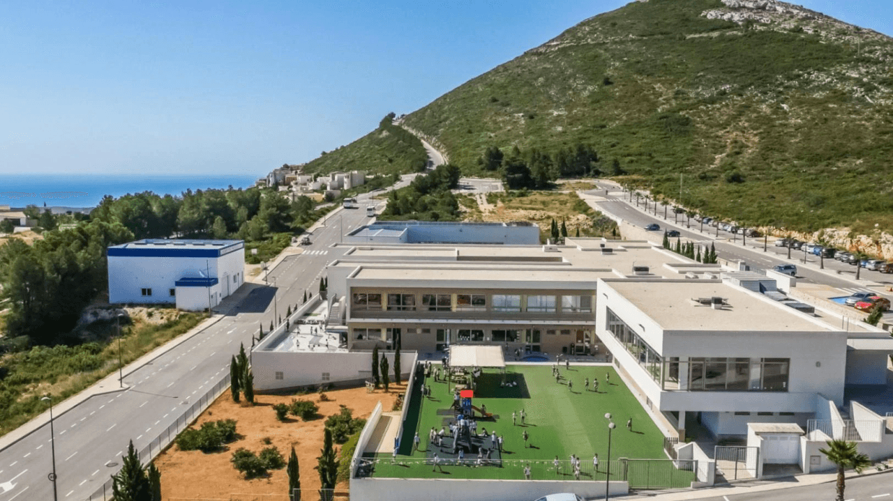 Cumbre del Sol : villa moderne de luxe offrant une vue imprenable sur la mer