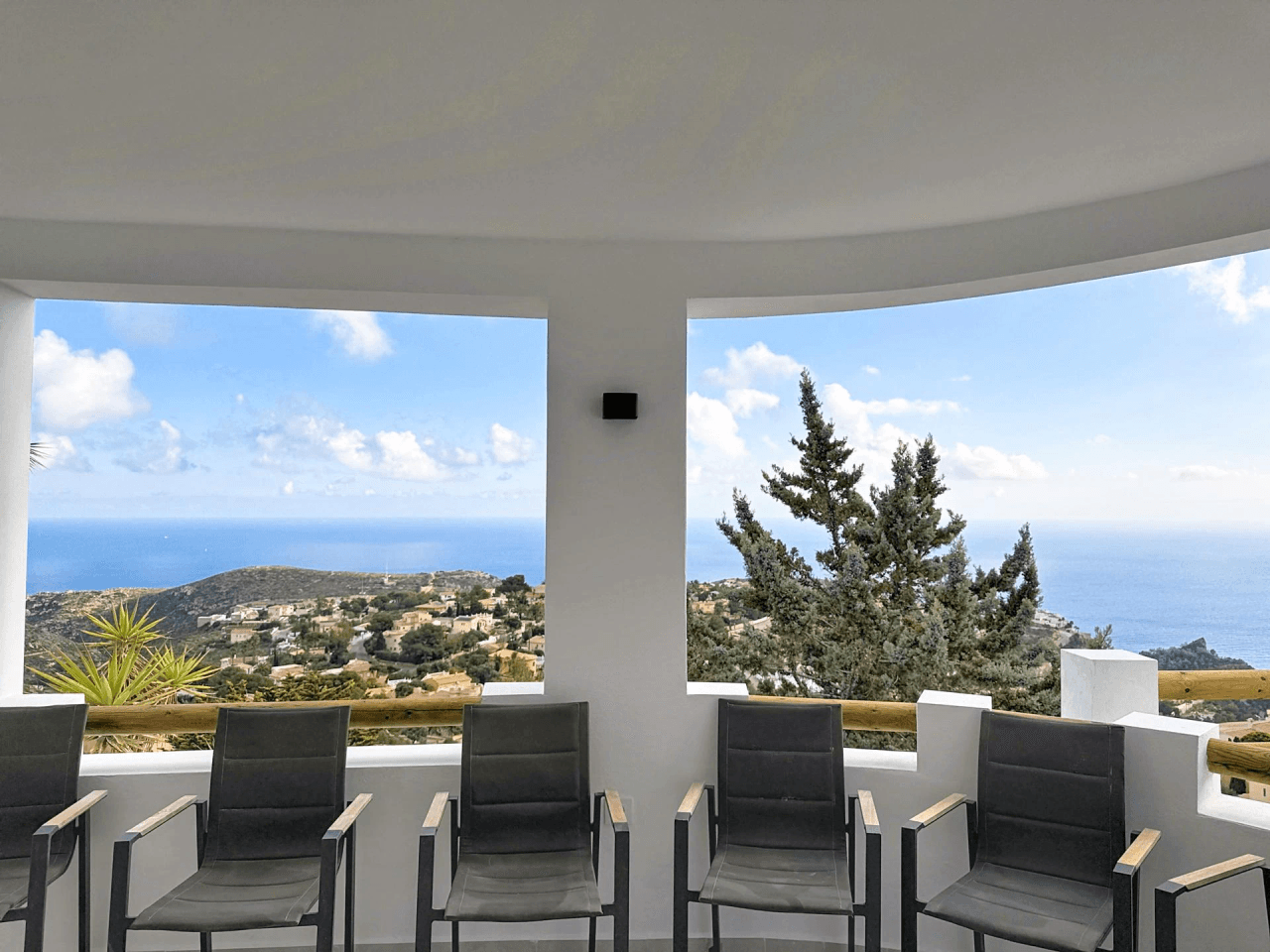 Villa rénovée Cumbre del Sol avec vues panoramiques sur la mer
