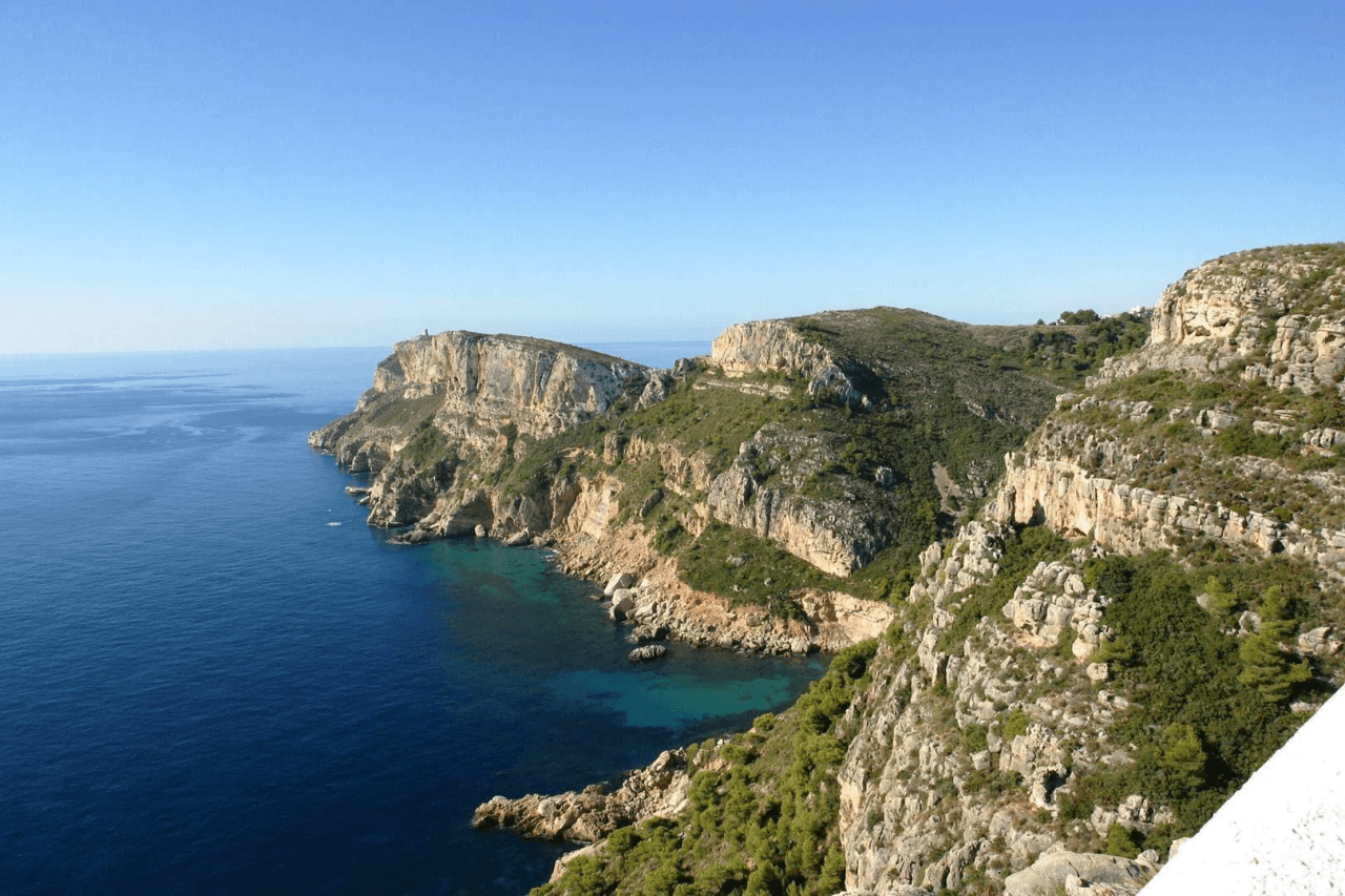Cumbre del Sol : villa moderne de luxe offrant une vue imprenable sur la mer
