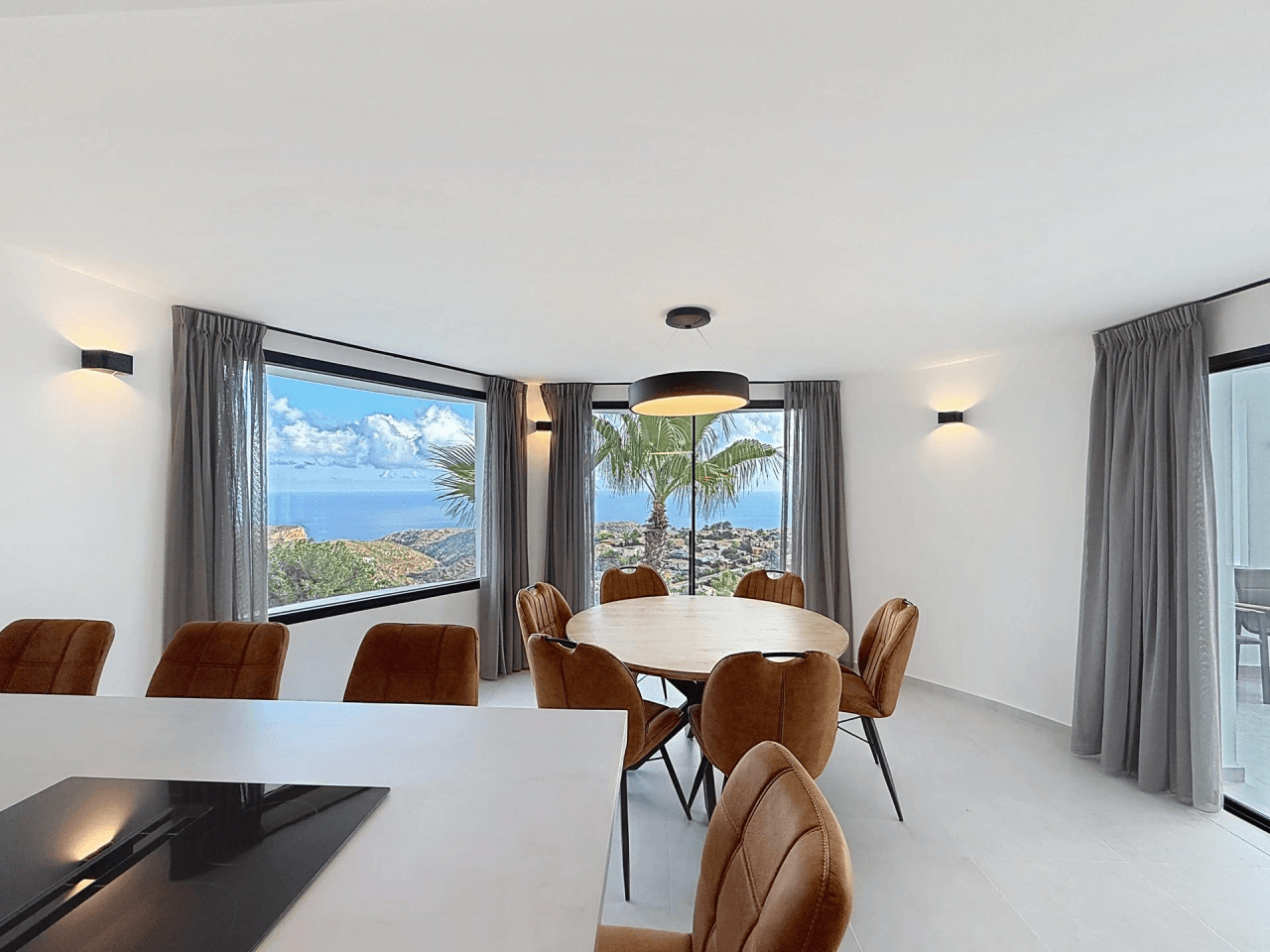 Villa rénovée Cumbre del Sol avec vues panoramiques sur la mer