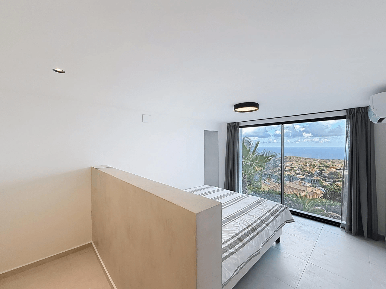 Villa rénovée Cumbre del Sol avec vues panoramiques sur la mer