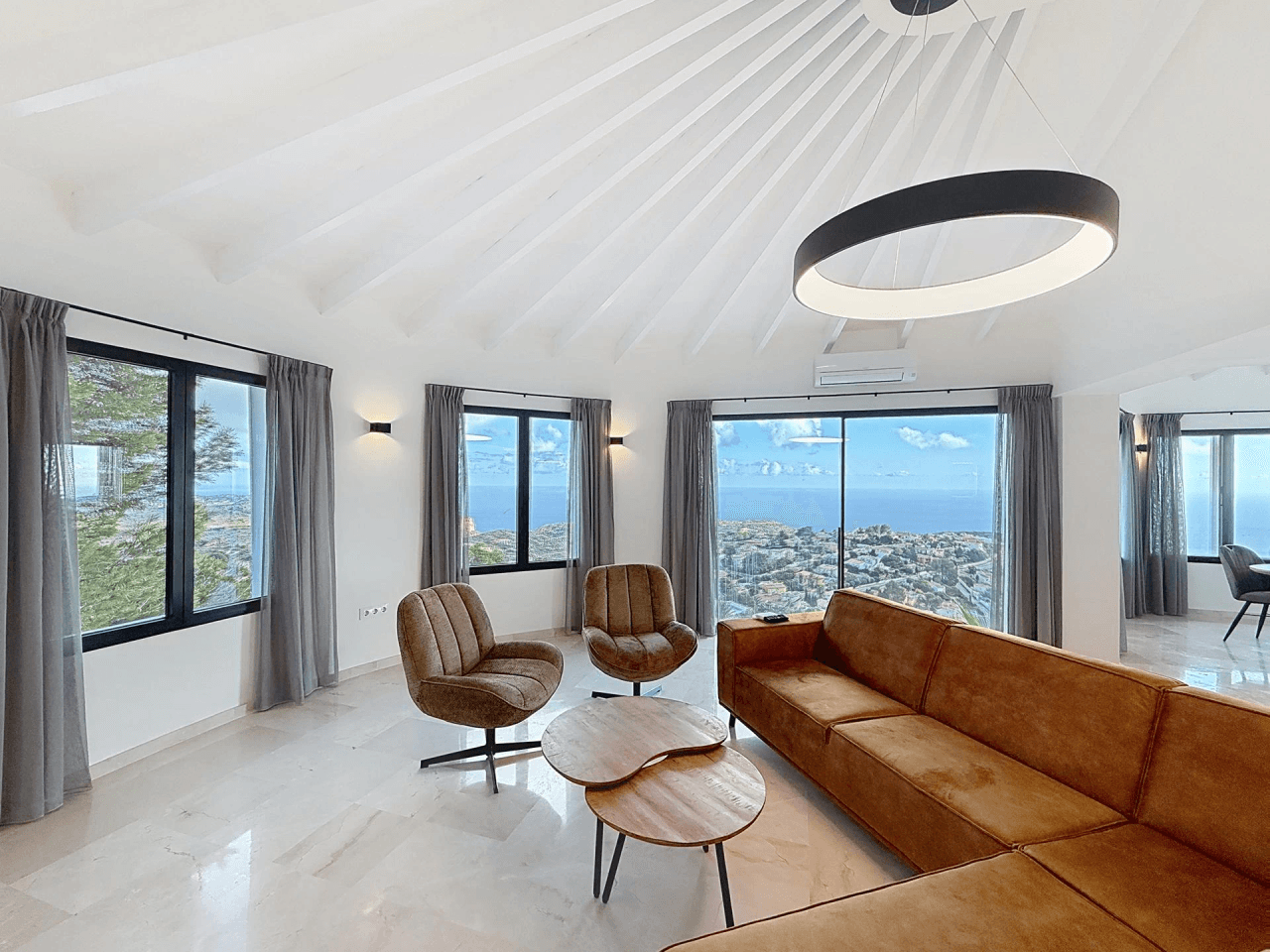 Villa rénovée Cumbre del Sol avec vues panoramiques sur la mer
