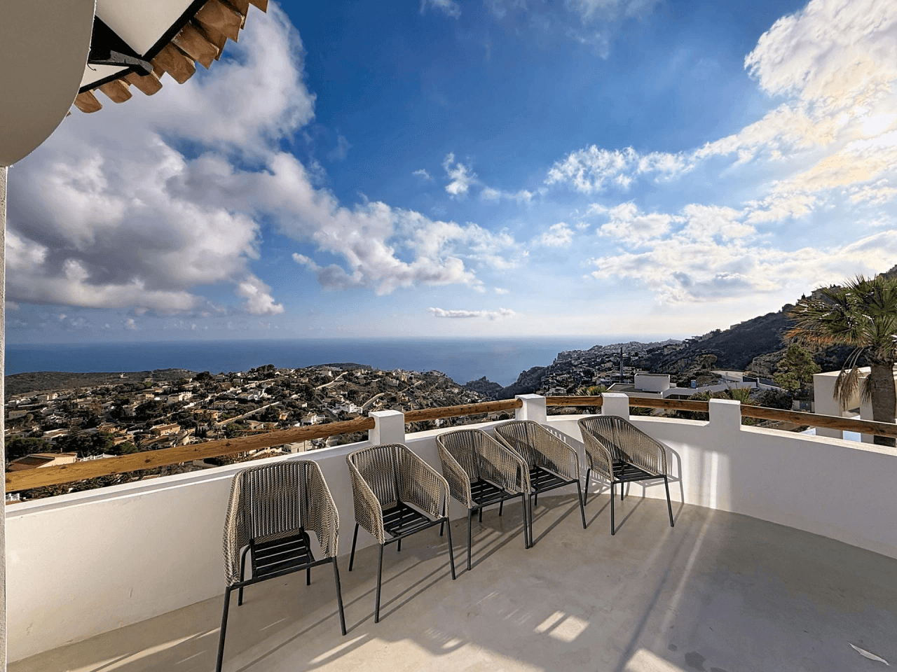 Villa rénovée Cumbre del Sol avec vues panoramiques sur la mer