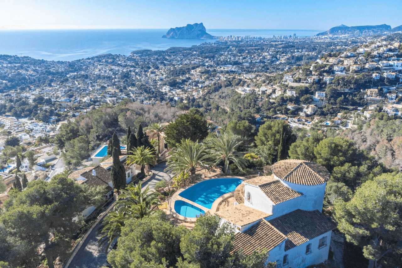 Villa avec un grand terrain à vendre à Moraira