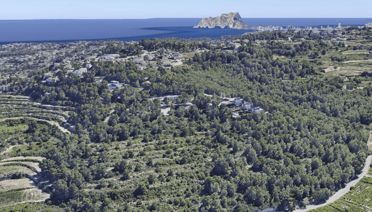 Städtisches Grundstück zu verkaufen in Moraira mit Panoramablick.