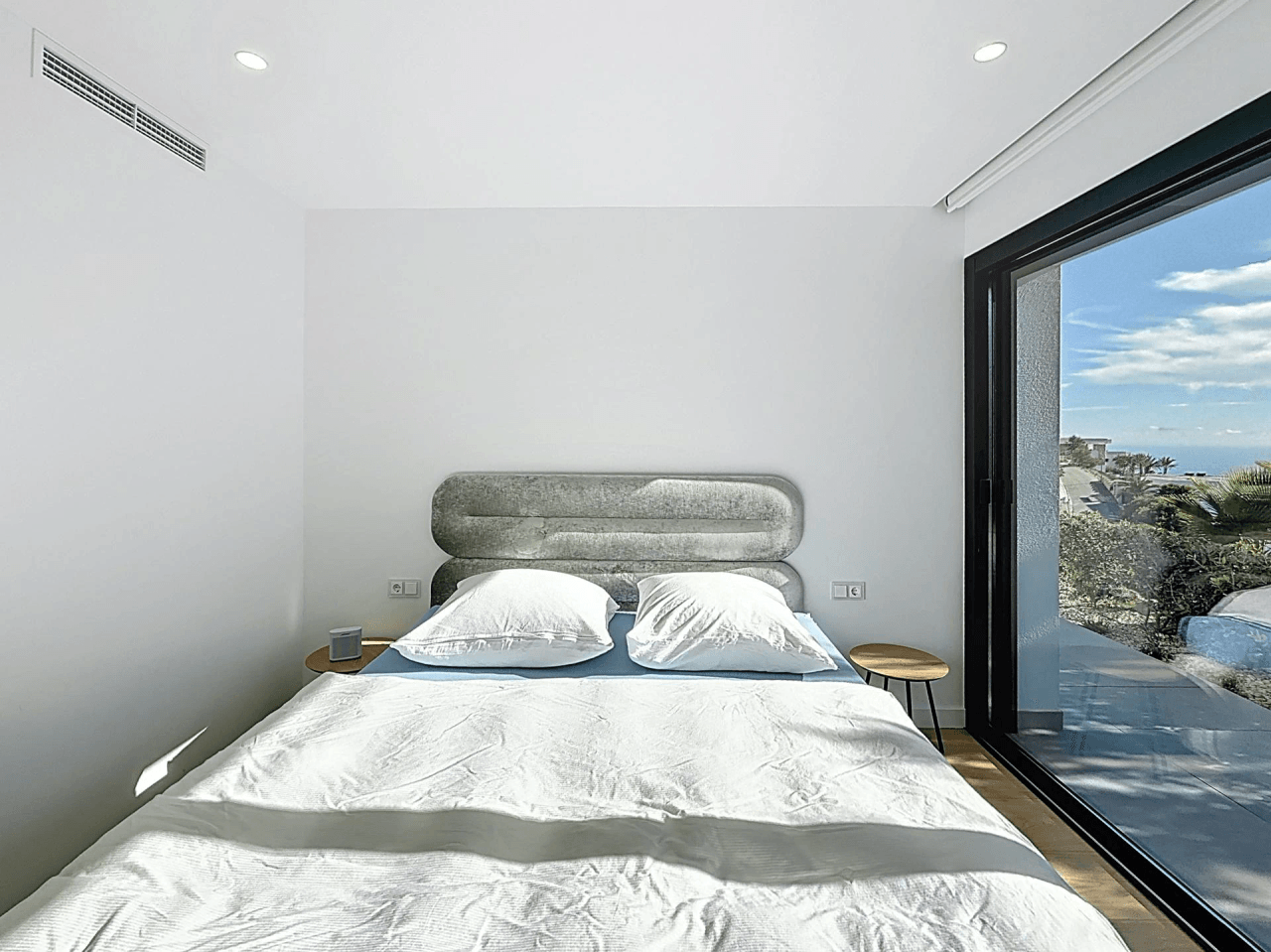 Villa de luxe moderne à Cumbre del Sol avec vue panoramique