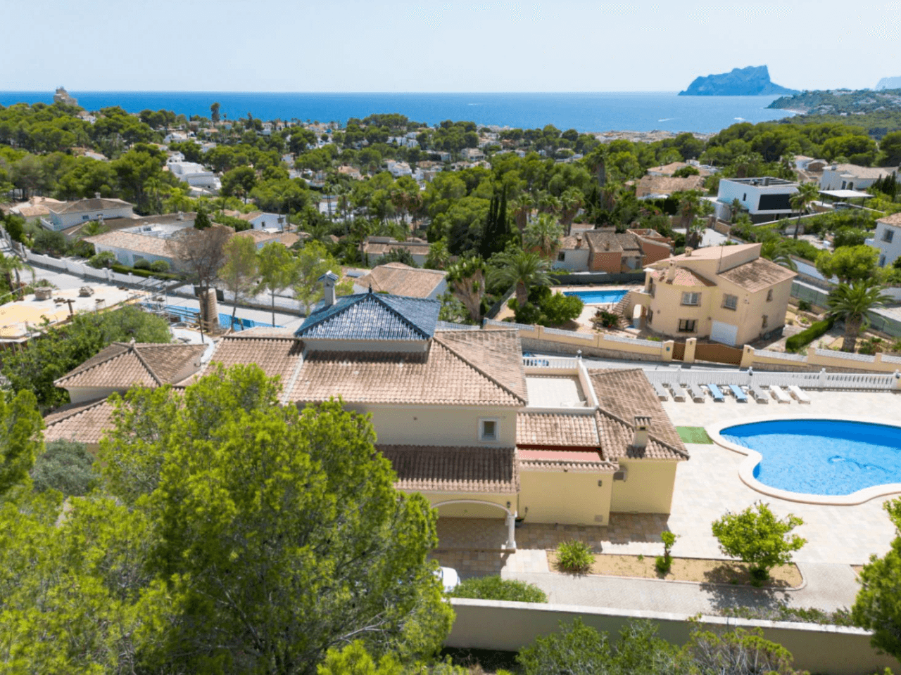 Grande villa élégante avec vue sur la mer à vendre à Moraira