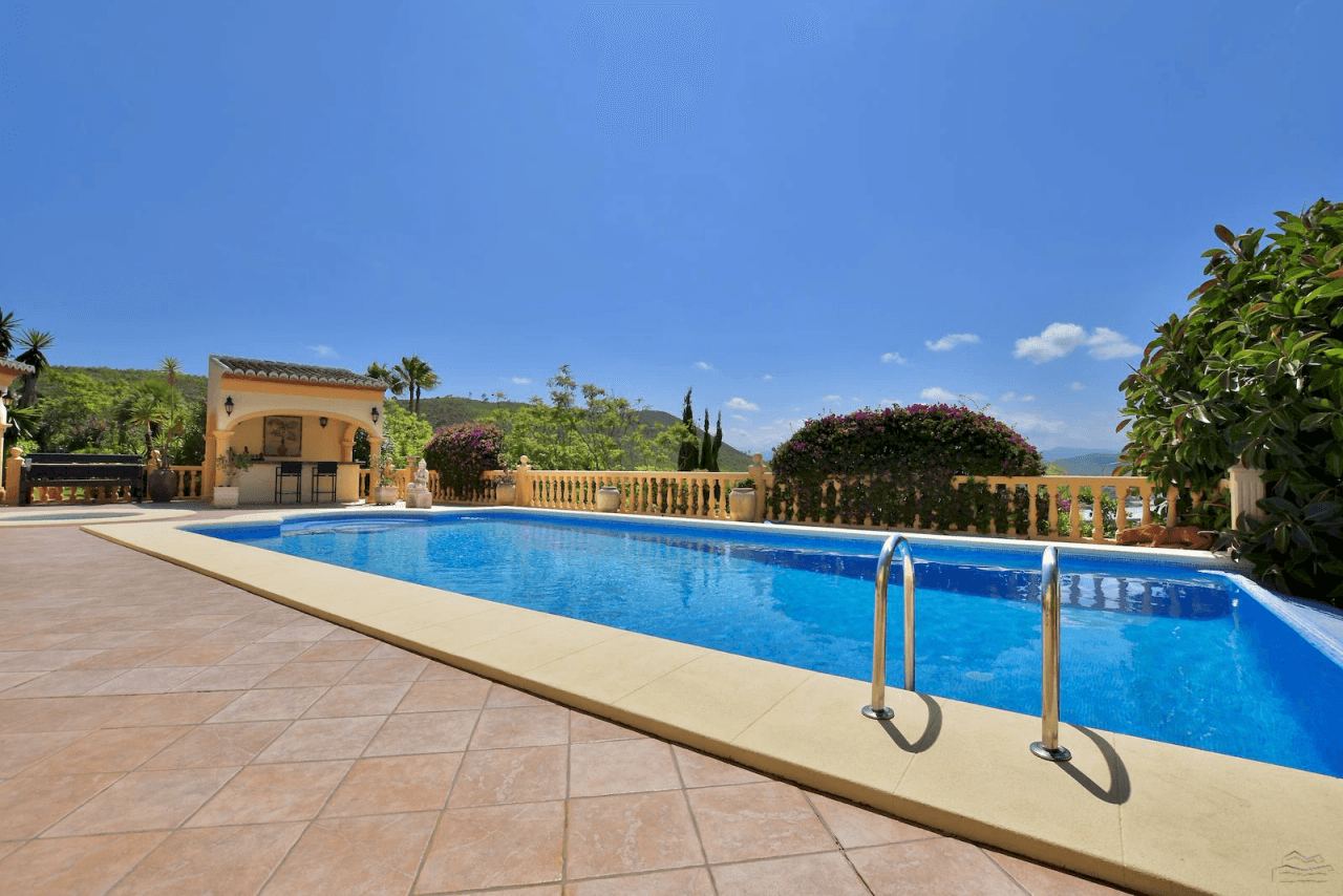 Magnifique villa de luxe à vendre à Javea avec vue sur la mer et le Montgó.