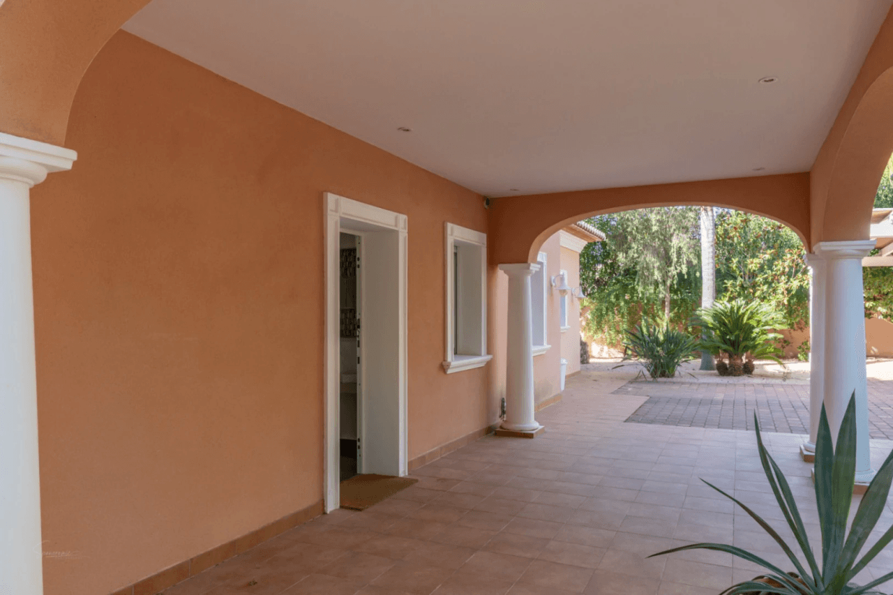 Villa de lujo en segunda línea de playa en el corazón de Moraira
