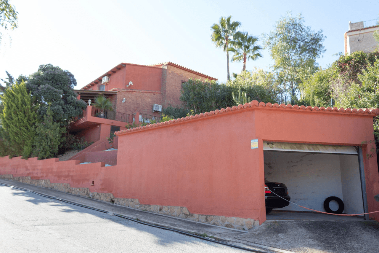 Cumbre del Sol : villa méditerranéenne avec piscine et vue sur la mer