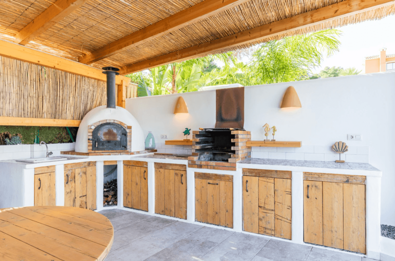 Villa ibicenca entièrement rénovée avec appartement d'invités à Jávea