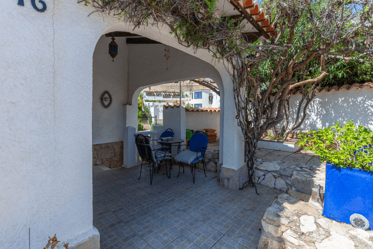 Villa à vendre à Benissa, Montemar, avec piscine privée.