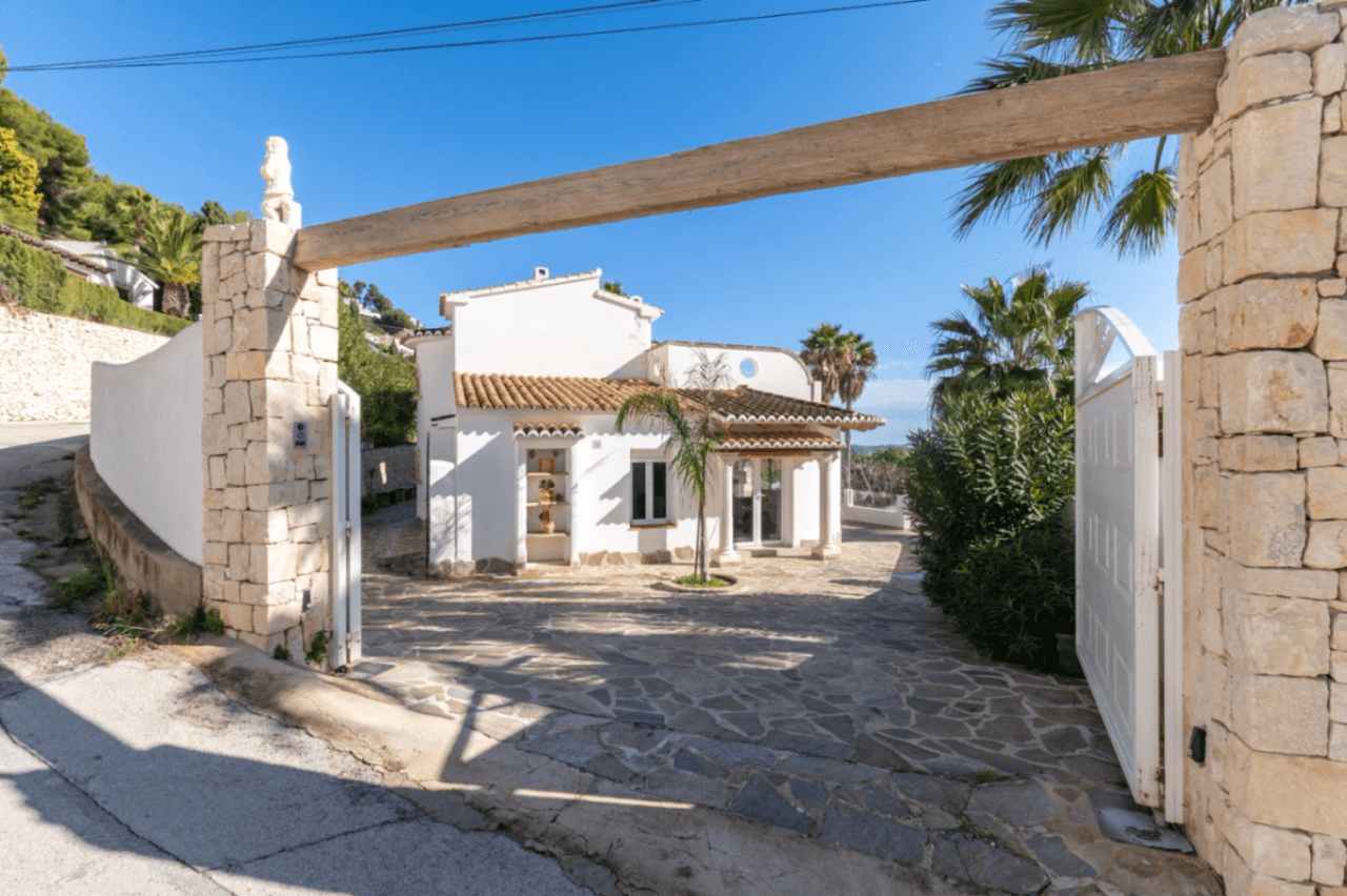 Belle villa spacieuse avec vue sur la mer à vendre à Benimeit, Moraira
