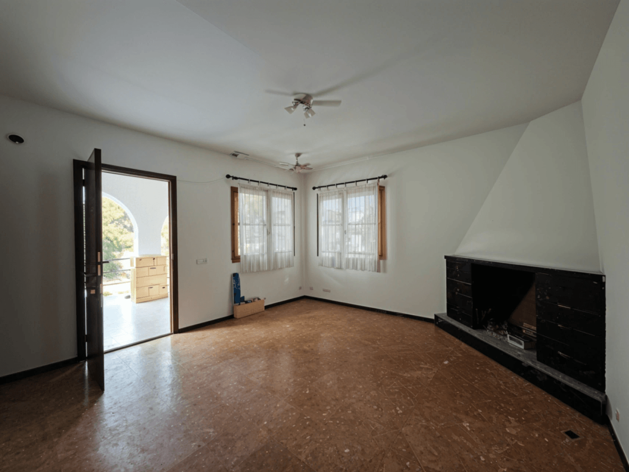 Vente de villa à réformer avec 2 chambres à Moraira, Alicante