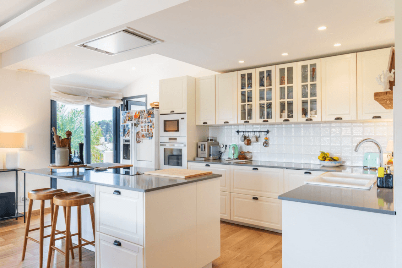Villa ibicenca entièrement rénovée avec appartement d'invités à Jávea