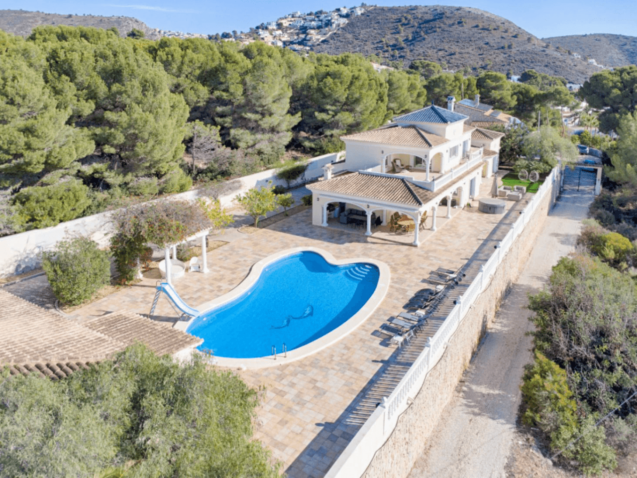 Grande villa élégante avec vue sur la mer à vendre à Moraira