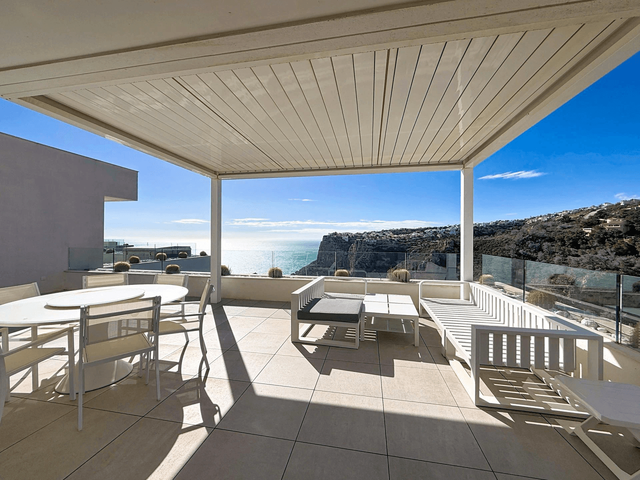 Cumbre del Sol penthouse moderne de luxe avec vue sur les falaises et la mer