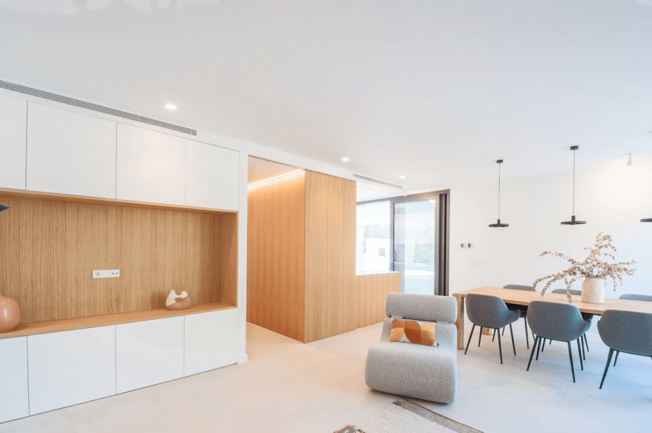 VILLA NOUVELLEMENT CONSTRUITE À TEULADA, SITUÉE DANS LE QUARTIER DE BENIMEIT