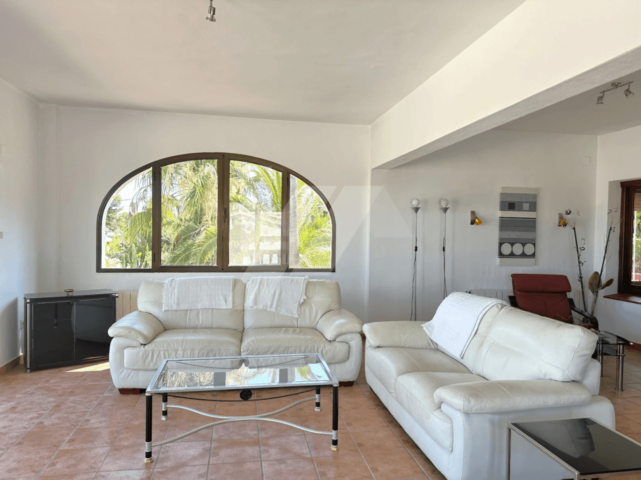 Villa à vendre à Moraira avec des vues spectaculaires sur la mer.